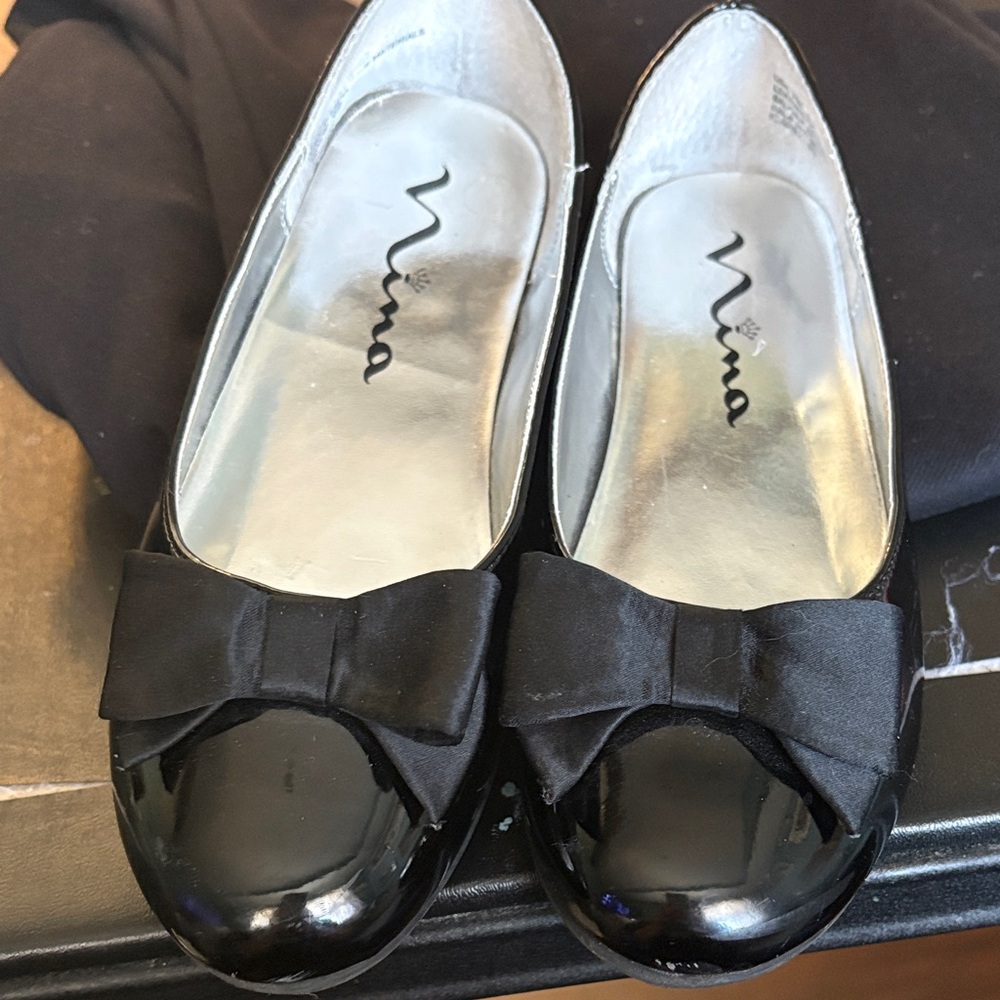 Nina Kids Glossy Black Dress Shoes with Bow